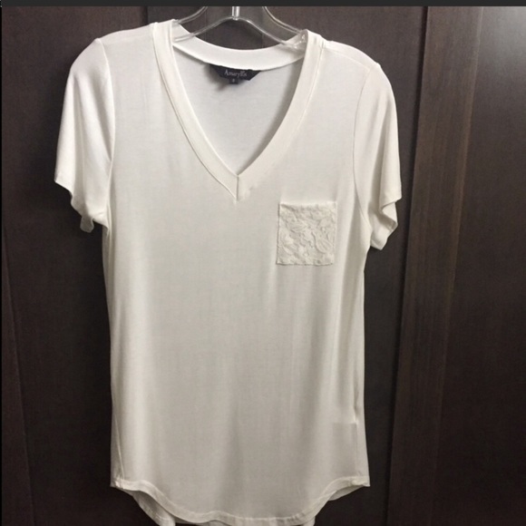 🎉HPick! Lace Pocket White Tee! NWOT - Picture 2 of 3